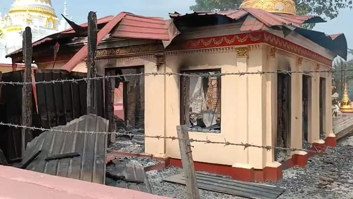 miN13700's tweet photo. [1/2] Junta troops BURNT DOWN abt 100 homes &amp; TORCHED &amp; DESTROYED pagoda &amp; religious buildings (Dhamayone &amp; monastery) in MinTan vlg in Sagaing's Myaung tsp on May21. On May22, locals &amp; PDF comrades tried to put out fire, but failed due to their gunfire.
#WhatsHappeninglnMyanmar https://t.co/Wg6mlzGouH