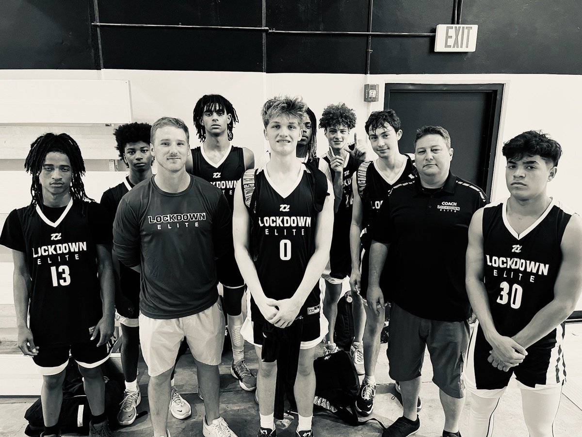 LockdownBBall's tweet photo. ATX Lockdown 17u wins Game 3 of the @TheCircuit Duel in DFW 70-69 on a GW over Arkansas Rising Stars! @evanchatman15 exploded for 28pts and the 3 to win, @LeviRred2023 had 15pts, @GunterDaniels1 had 11pts, and @shavar4real had 9pts and 6 stls and played all 32 mins. https://t.co/LjET55L3HA