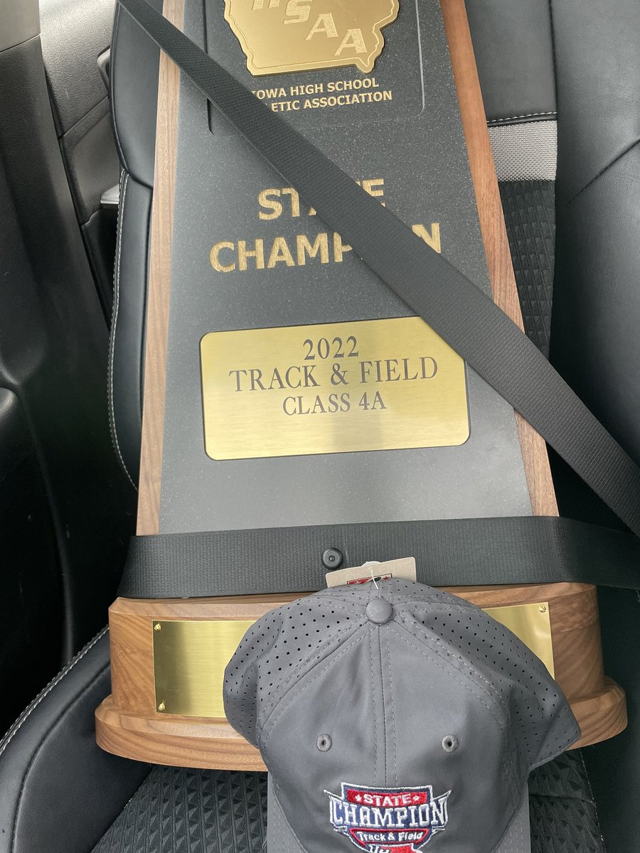 dchstrack's tweet photo. Target acquired! So incredibly proud of our squad and what they accomplished this year! Will recap it all tomorrow! https://t.co/Z84iZPpxHH