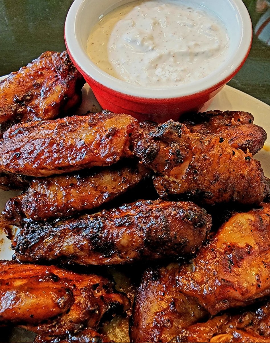 freakdam's tweet photo. I made some wings and my own dipping sauce. They were as delicious as they looked!  Thanks @TraegerGrills and to the chickens who made the ultimate sacrifice, you were delicious! #wingy #smokedwings #chickenwings #dinnerdoneright https://t.co/wUfd9VTYEV