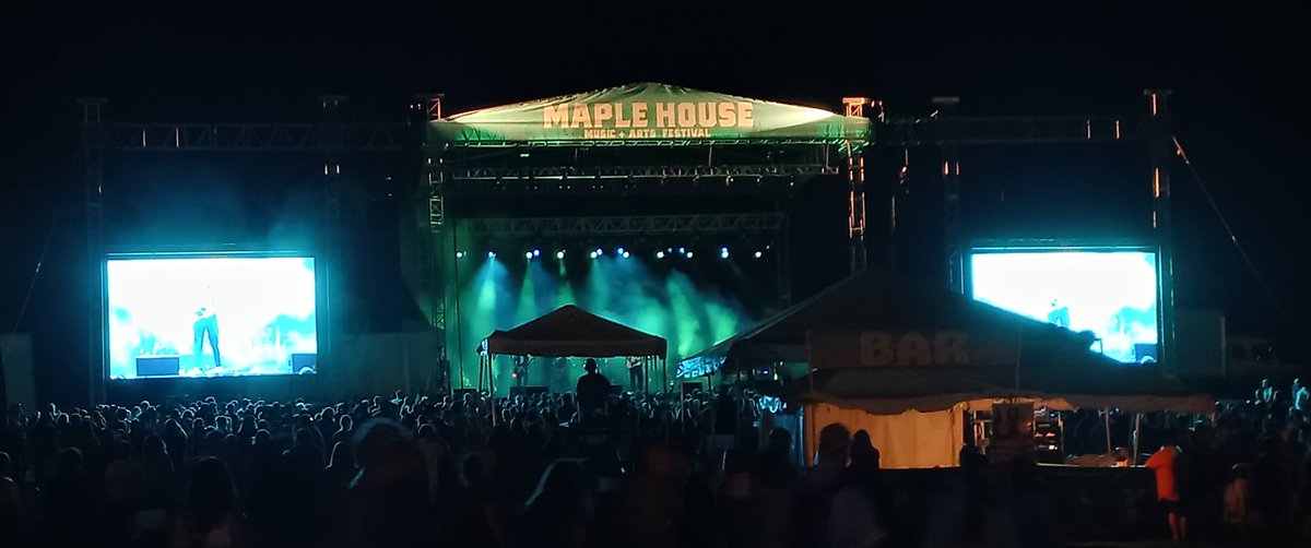 hidingintheburg's tweet photo. Moments after black Pumas wrap their set, Isbell kicked off, already on his 3rd song. Left my earplugs in the car so I'm not headed up toward the stage. Sounds and looks great from back here! #MapleHouseFest https://t.co/wMsXAAjvQT