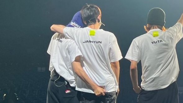 Ieemarkees's tweet image. mark being clingy to jaehyun :(