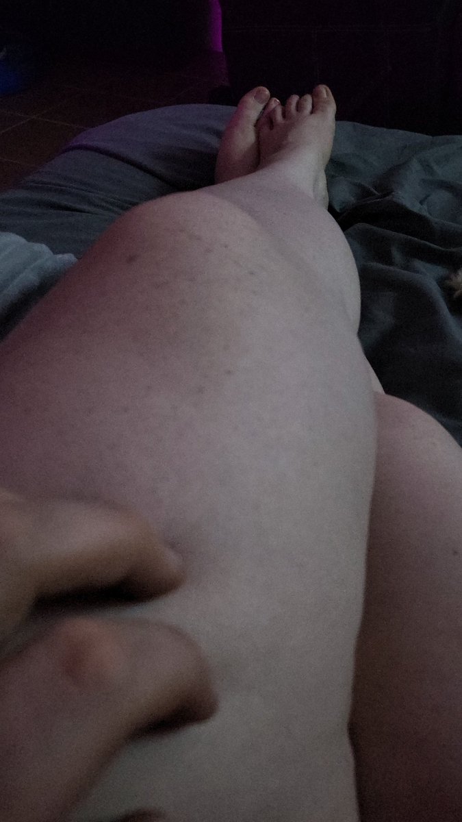 Rockie94's tweet photo. Thick thighs 😋 https://t.co/HLB8wHjUr9