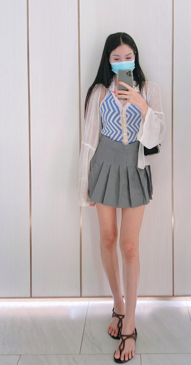 RAMSee31904562's tweet photo. ขายาวพอจะเตะปากเธอได้ยัง https://t.co/QII02aka4L