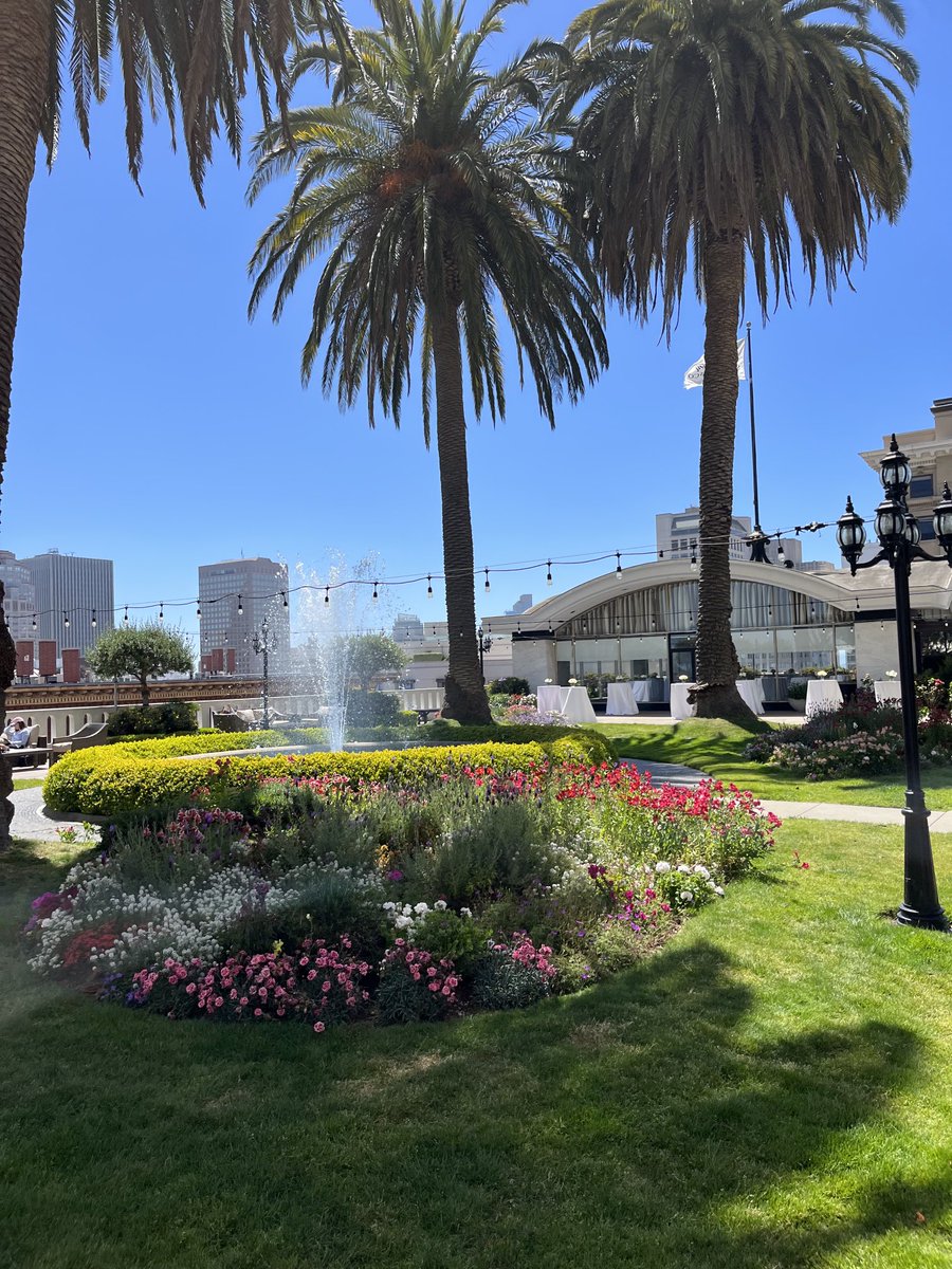 schroeder_ann's tweet photo. Fairmont hotel walking tour. Ken, our guide was leading his 524th tour #HeWasAmazing #SoMuchHistory #SanFran #SoFun https://t.co/LK9CxZAy47