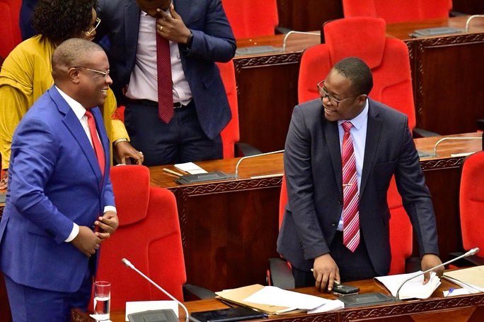 1ChrisssJohnson's tweet photo. Viongozi wa @wizarahmth @napennauye Waziri wa Habari, Mawasiliano na Teknolojia ya Habari akiwa na Naibu Waziri @engkundo wakipongezana Baada ya kupitishwa kwa Bajeti ya Wizara kwa Mwaka wa Fedha wa 2022/2023. Hongera Viongozi.  #bajetiyatzyakidijitali #digitaltz @yonazijim https://t.co/ORcIS20QG3