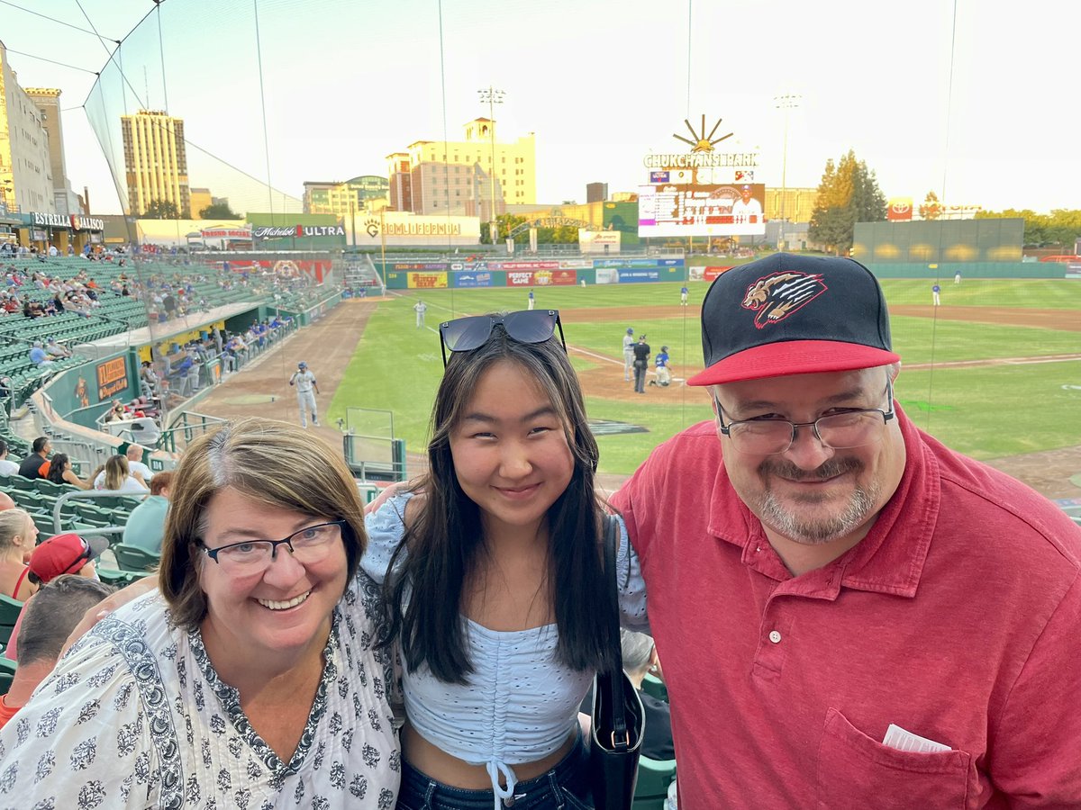 Gehrett's tweet photo. A great night for Baseball #RaisetheBear https://t.co/cYG4morEzd