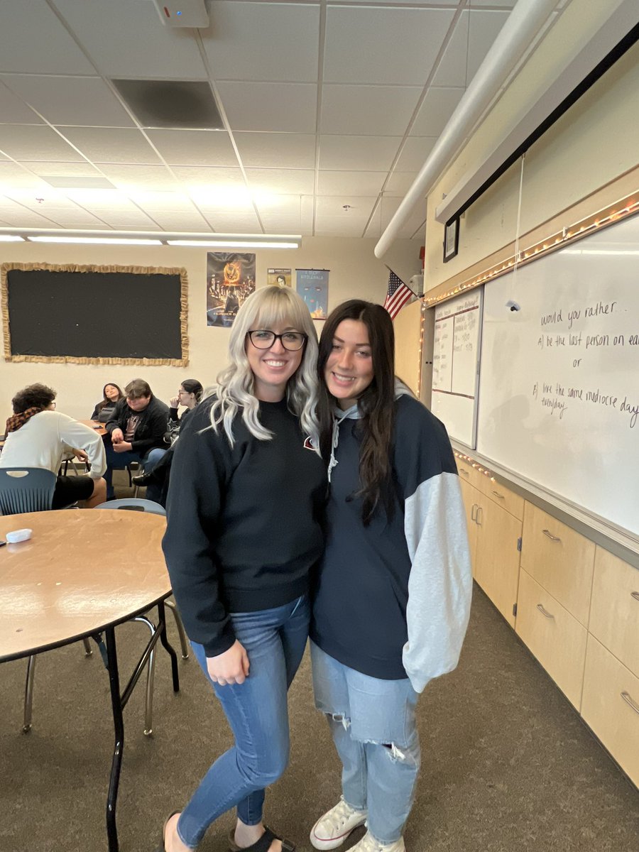 missweberteach's tweet photo. Just a few of my seniors on their last day @Cen10Huskies https://t.co/EjTGIAPZ18