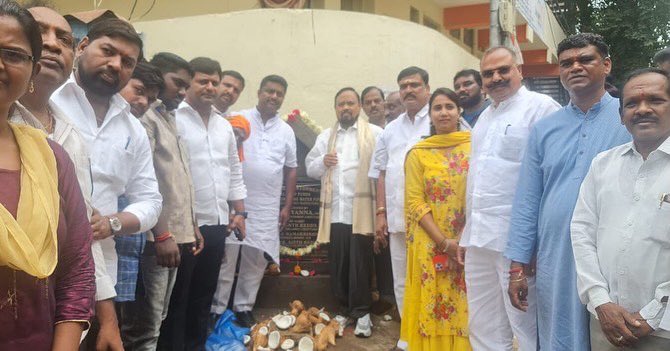 SayannaMLA's tweet photo. కంటోన్మెంట్ 2 వ వార్డు పరిధిలో ని చంద్రా నగర్ కాలనీ లో MLA /CDP నిధుల నుండి 5 లక్షలతో మంచి నీటి పైపులైన్ ల పనులను ప్రారంభించిన గౌరవ సికింద్రాబాద్ కంటోన్మెంట్ ఎమ్మెల్యే శ్రీ.జీ.సాయన్న గారు.

#secunderabadcantonment 
#trsparty #cantonment 

@KTRTRS @RaoKavitha @trsharish https://t.co/XkhPUh8lhh