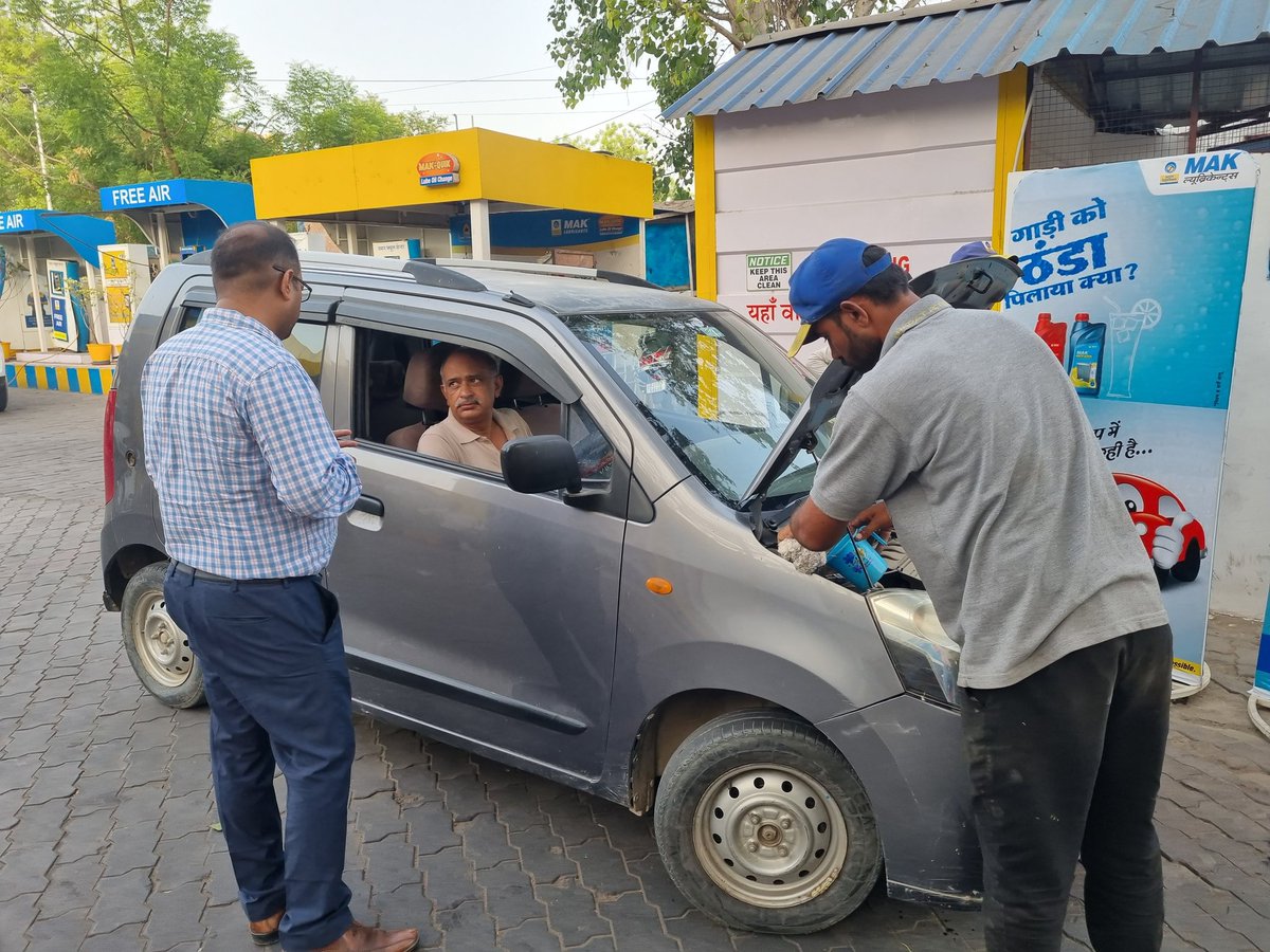 NamanFuelCentre's tweet photo. Jodhpur 20.05.2022| Cool yourself and your car off with #MAK #UnderBonnetServiceCampaign, top-up with MAK coolants and brake fluids @NamanFuelCentre ,Ratanada,Jodhpur #GaadiKoThandaPilayaKya ? 
@BPCLimited
@BPCL_Jodhpur
@ravips25
@RajivDu46133963
@NitinSelukar1
@sudhanshu171 https://t.co/kbPxckCgtO