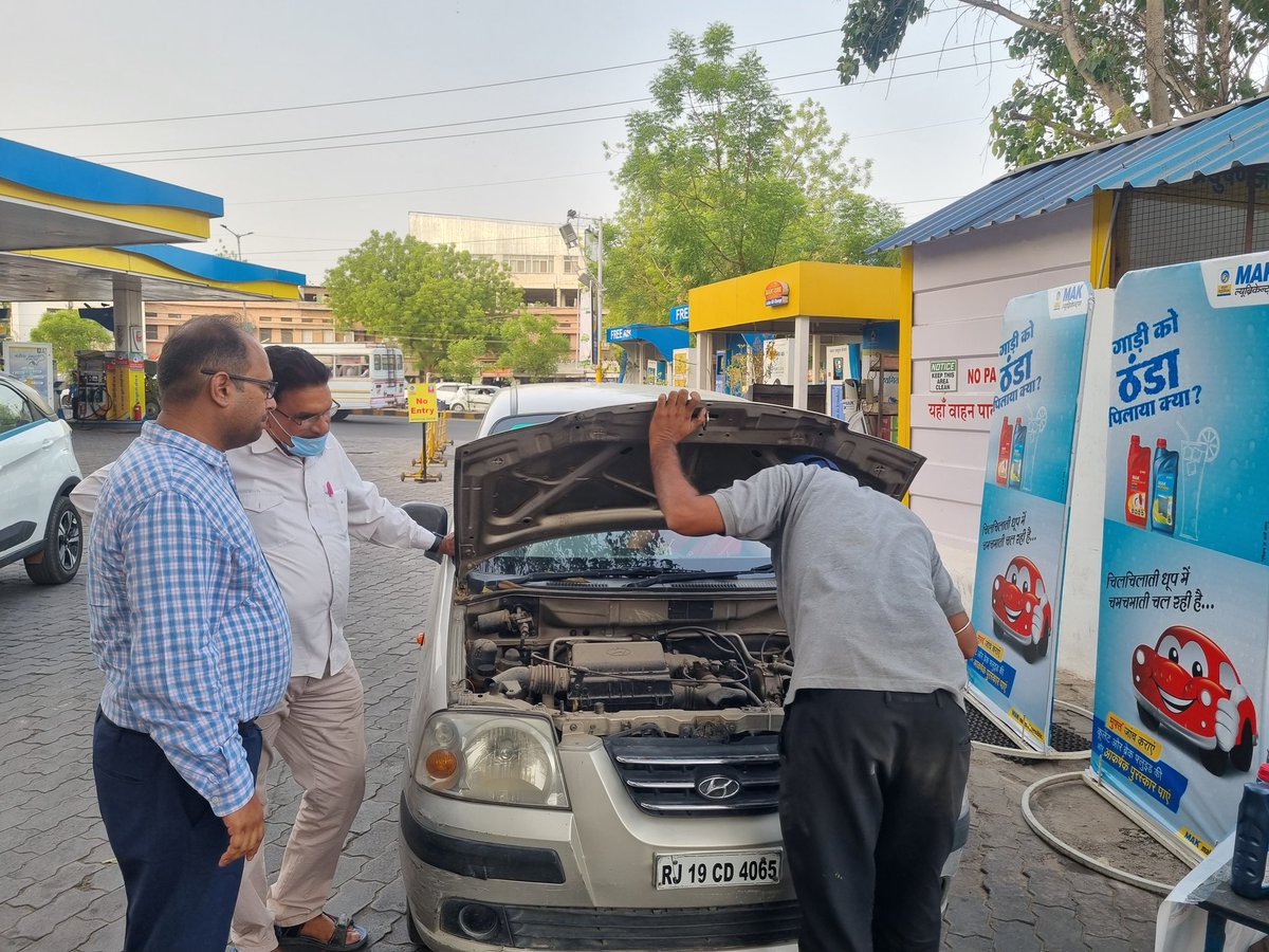NamanFuelCentre's tweet photo. Jodhpur 20.05.2022| Cool yourself and your car off with #MAK #UnderBonnetServiceCampaign, top-up with MAK coolants and brake fluids @NamanFuelCentre ,Ratanada,Jodhpur #GaadiKoThandaPilayaKya ? 
@BPCLimited
@BPCL_Jodhpur
@ravips25
@RajivDu46133963
@NitinSelukar1
@sudhanshu171 https://t.co/kbPxckCgtO