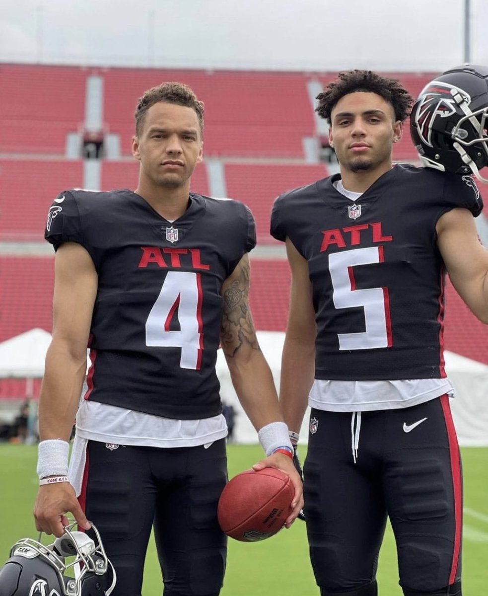 phoenixthaboss's tweet photo. The second coming in the A is upon us 🖤❤️🖤❤️ #DirtyBirds https://t.co/hmpEdA7gyB