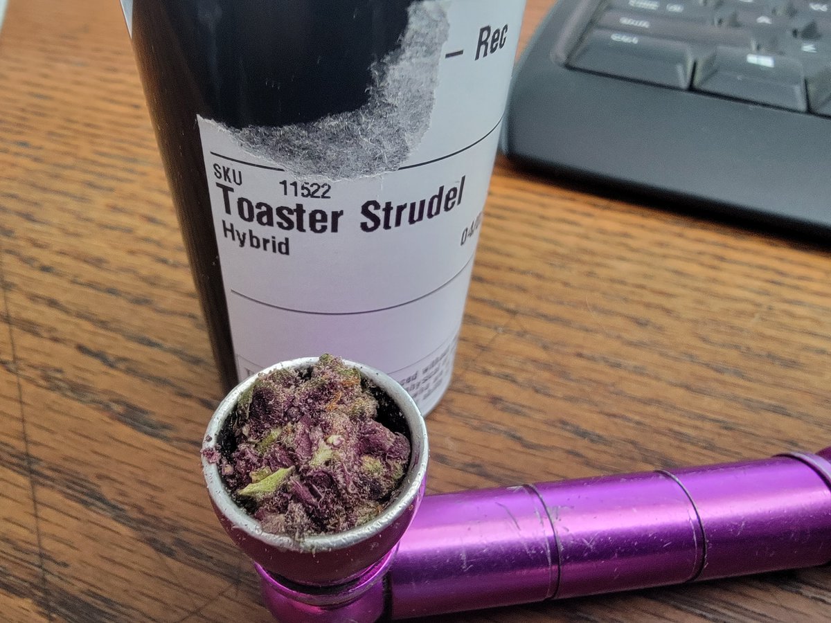 dan_chronicles's tweet image. Time to smoke a bowl! I still have some of this #ToasterStrudel Hybrid strain 25.6% THC. the buds are almost as purple as my pipe!!
youtu.be/69x_pPtMfVo
#Dans420Chronicles #WeedReview 
I hope you are all having a great night #StronerFam