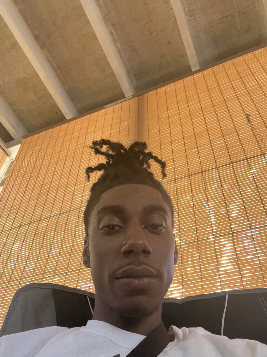 worthystickk's tweet photo. Im solo 💫 https://t.co/1gxLCmm3D4
