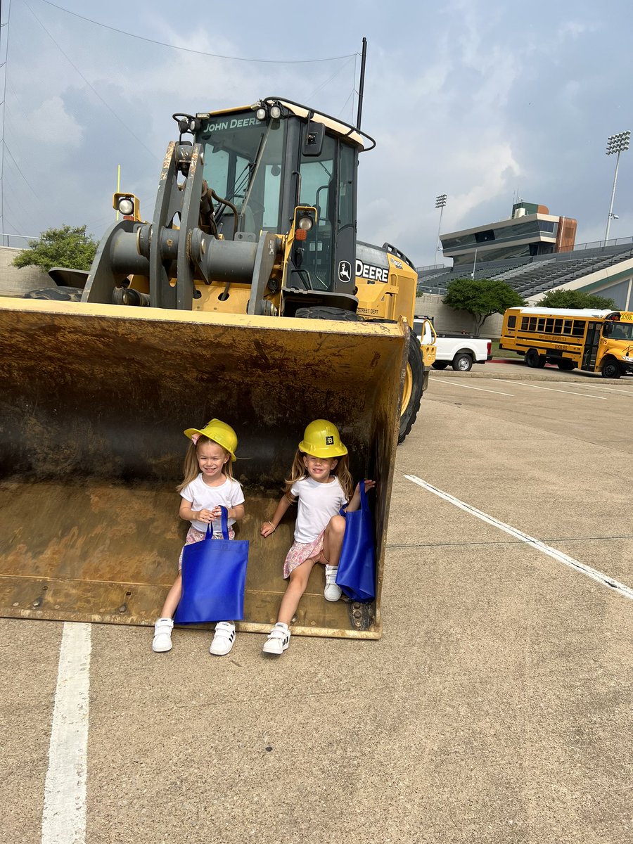 SGE_JShaw's tweet photo. These future SGE Cougars had a blast kicking of their summer reading at @HEBReads! @HEBISDpeople @HurstLibrary @EulessLibrary @CityofBedfordtx @TheCityofHurst @cityofeuless https://t.co/zCIXu6E2Um