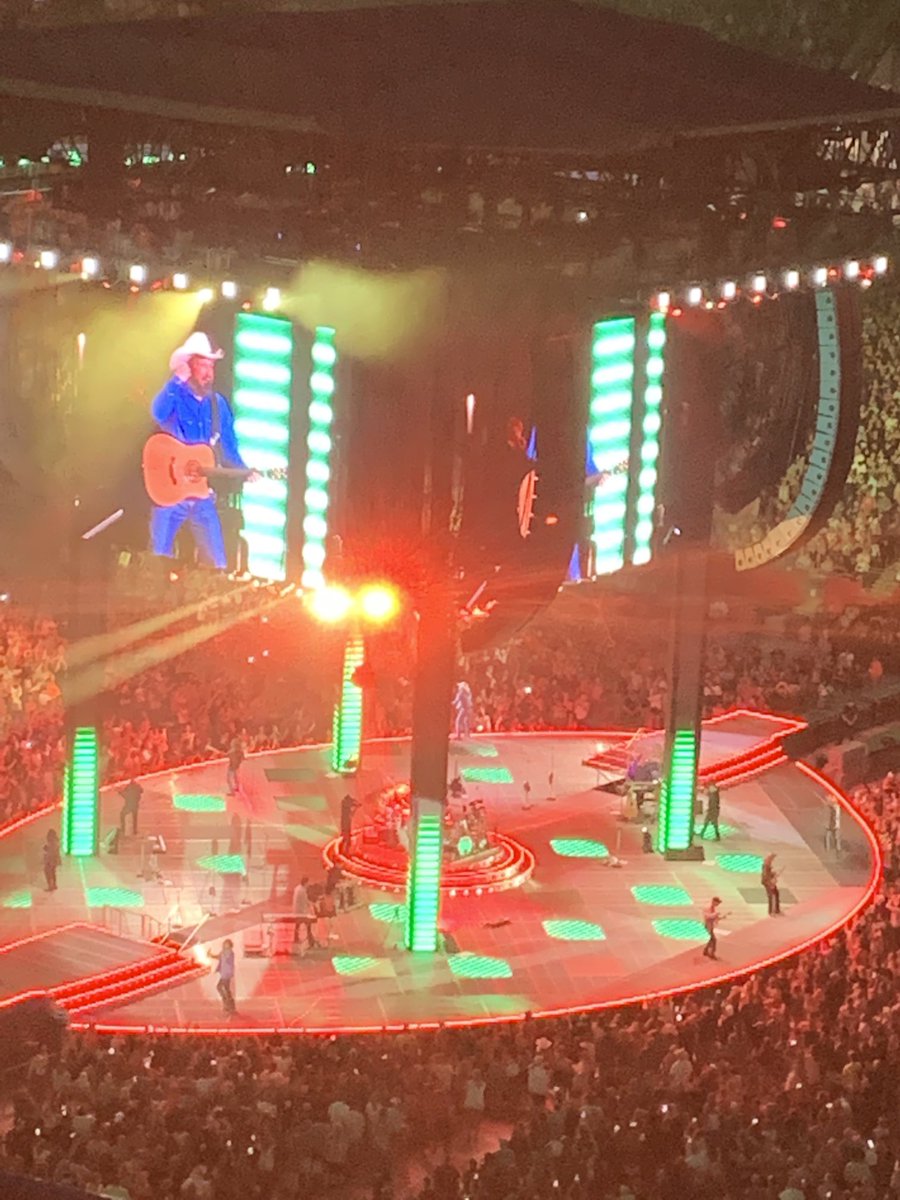 CoachD_EB's tweet image. #GarthBrooks #GilletteStadium