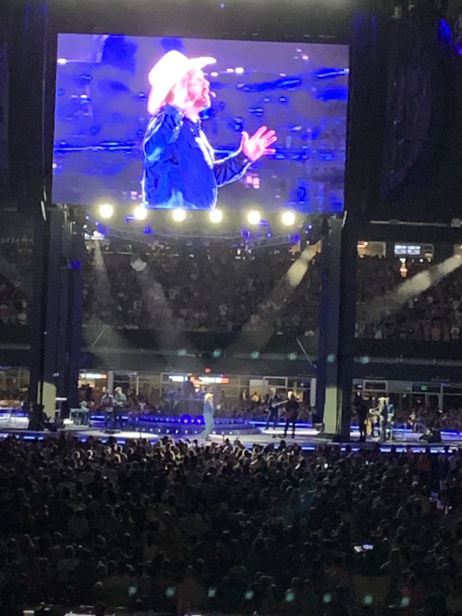 CoachD_EB's tweet image. #GarthBrooks #GilletteStadium