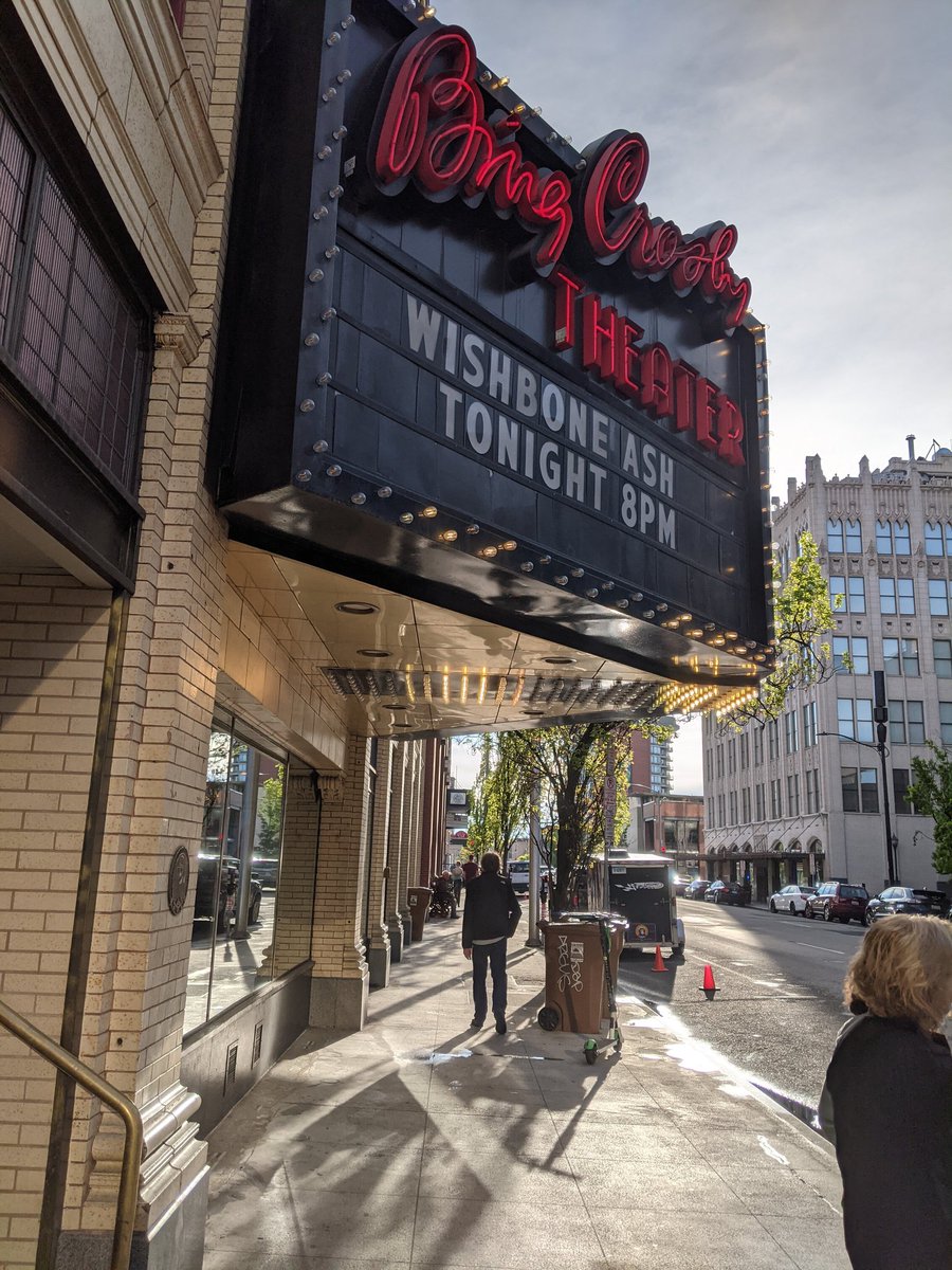 jdemke's tweet photo. Wishbone Ash is starting. @ClassicGuitarR1 https://t.co/6J1UANAze4
