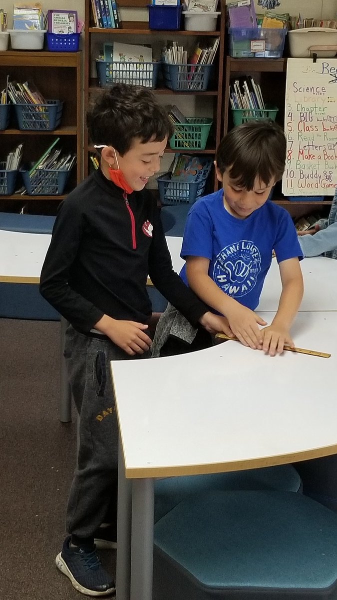 asmith_edu's tweet photo. What is sound? How is it created and how does it change? Students investigate and discuss the nature of vibration as active scientists!
#dmheights https://t.co/pylfsCxPcn