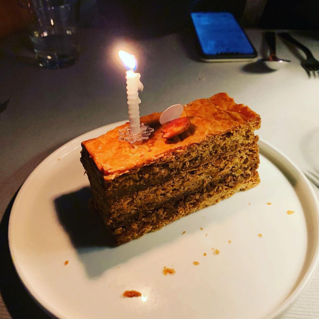 Amanda11488's tweet photo. A candlelight dinner for one, who can accompany me for dinner. https://t.co/COqXxHZrL6