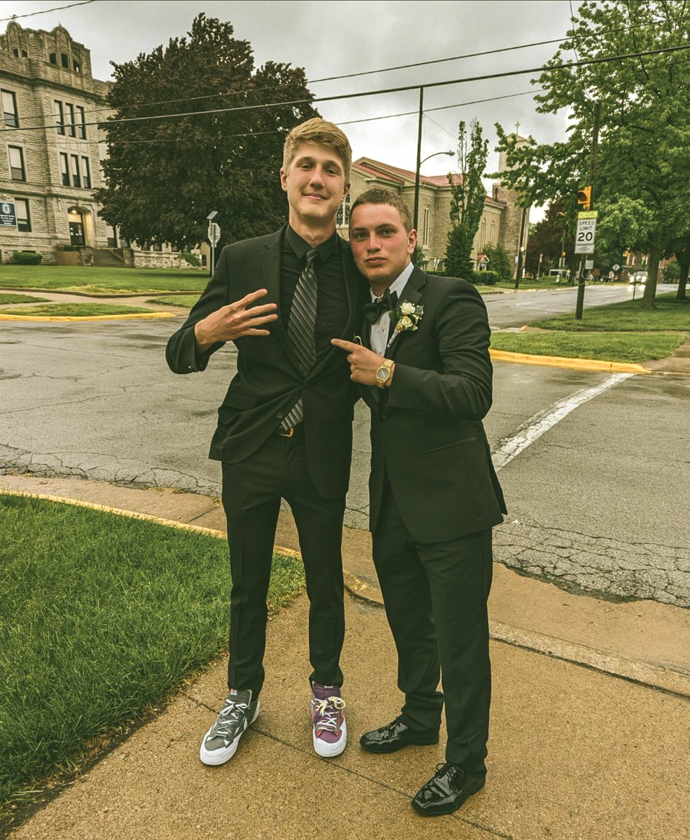 i'll give you the business so button up yo shirt straight 👔