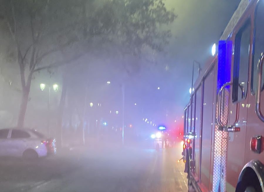 cbsantiago's tweet photo. 🔴 El Cuerpo de Bomberos de Santiago responde con 7 máquinas ante llamado por fuego estructural, en Av. Portugal y Av. Libertador Bernardo O'Higgins  #Santiago. 
Concurren: B-3, B-1, Q-8, Q-6, BM-13, B-5 y H-17.
#BomberosSantiago #EmergencisCBS 
#ConstanciayDisciplina https://t.co/vvHspZU6zt