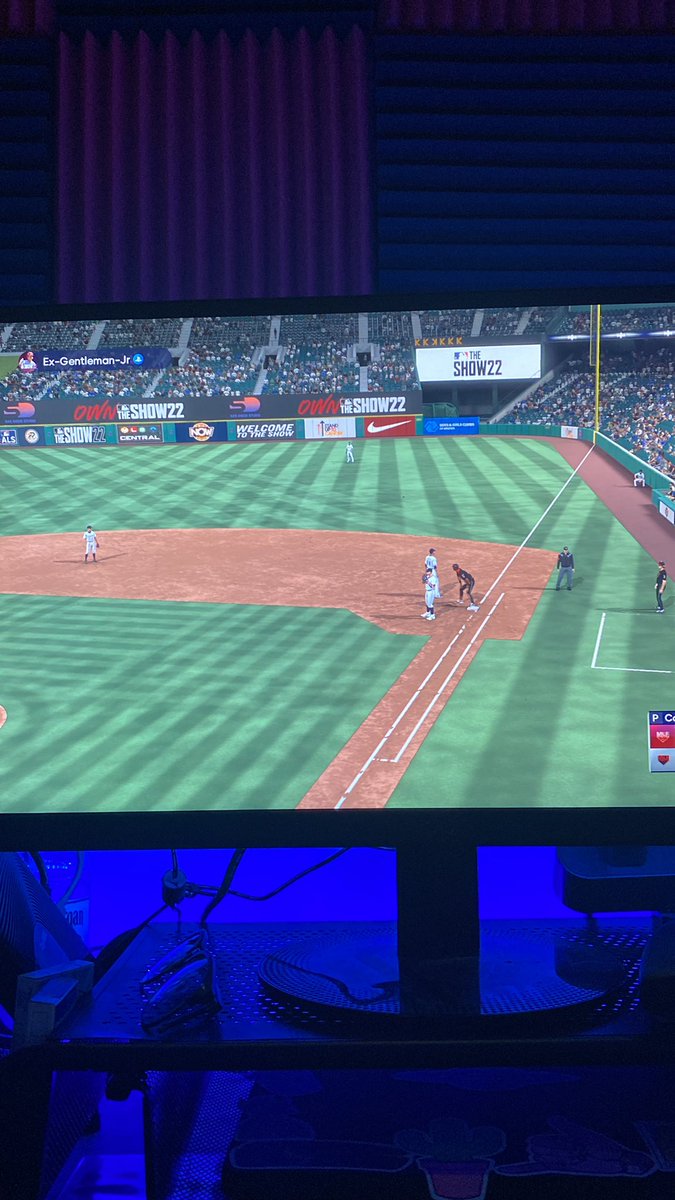 lenzer_nic25's tweet photo. Plz fix freeze offs been sitting here for an hour now @MLBTheShow https://t.co/Ql8MNmYdS8