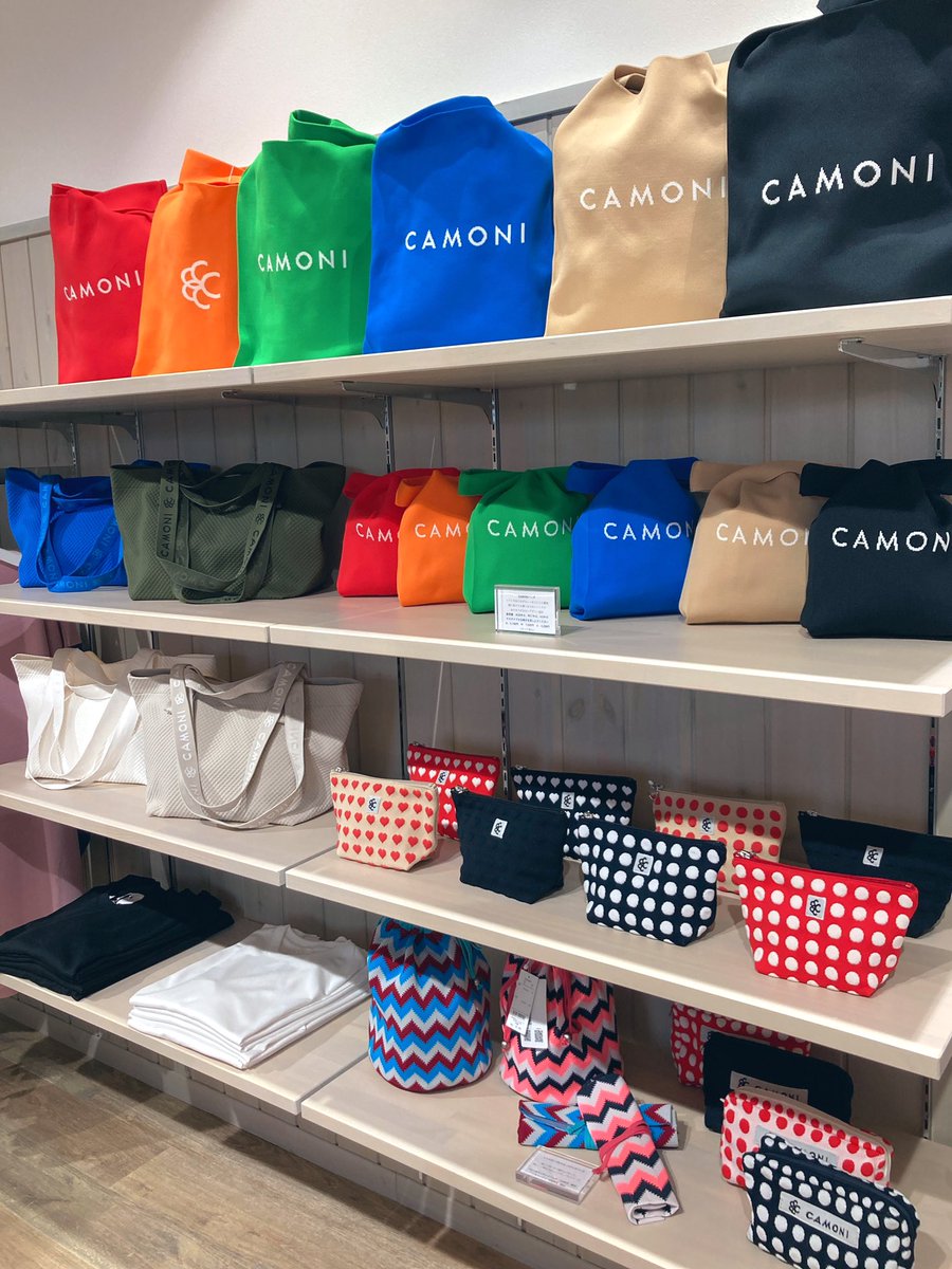 CAMONI2021's tweet photo. こんにちはCAMONIです♪
本日も11:00〜17:00まで
営業しています。
上質な大人可愛いを取り揃えて
皆さまのご来店を心より
お待ちしております😊
#CAMONI #新潟県 #加茂市 #ニット
#ファクトリーショップ #ファッション
#大人コーデ #リラックス #バッグ #夏
#ポーチ #雑貨 #夏コーデ #プレゼント https://t.co/0T9JfPeKDv