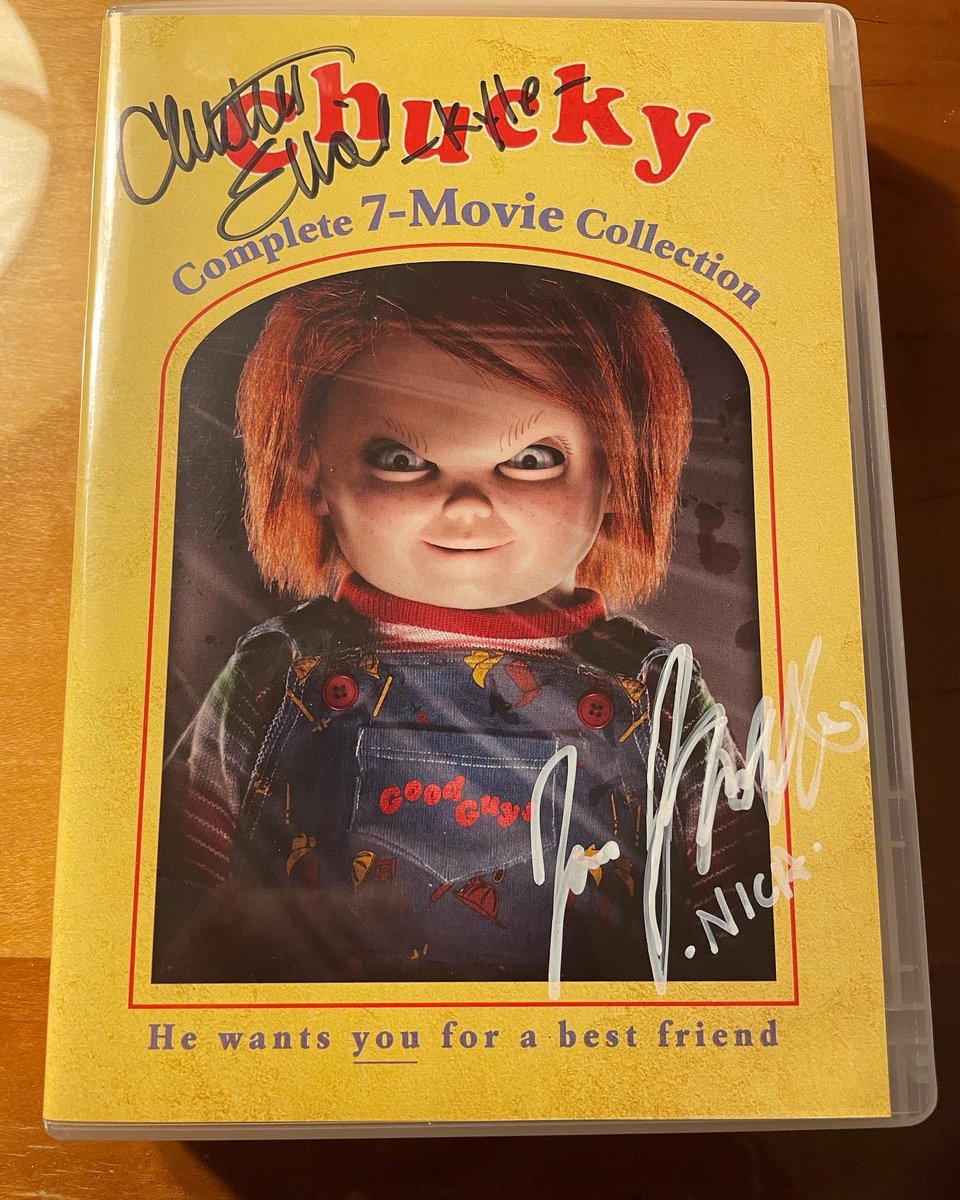 wiccaburr's tweet image. Autographs I nabbed at @crypticon. #crypt22 #crypticonseattle