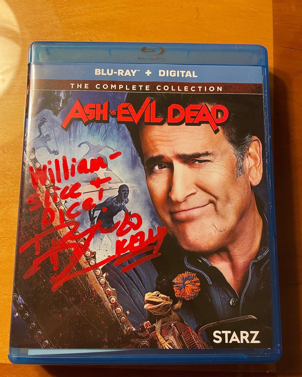 wiccaburr's tweet image. Autographs I nabbed at @crypticon. #crypt22 #crypticonseattle