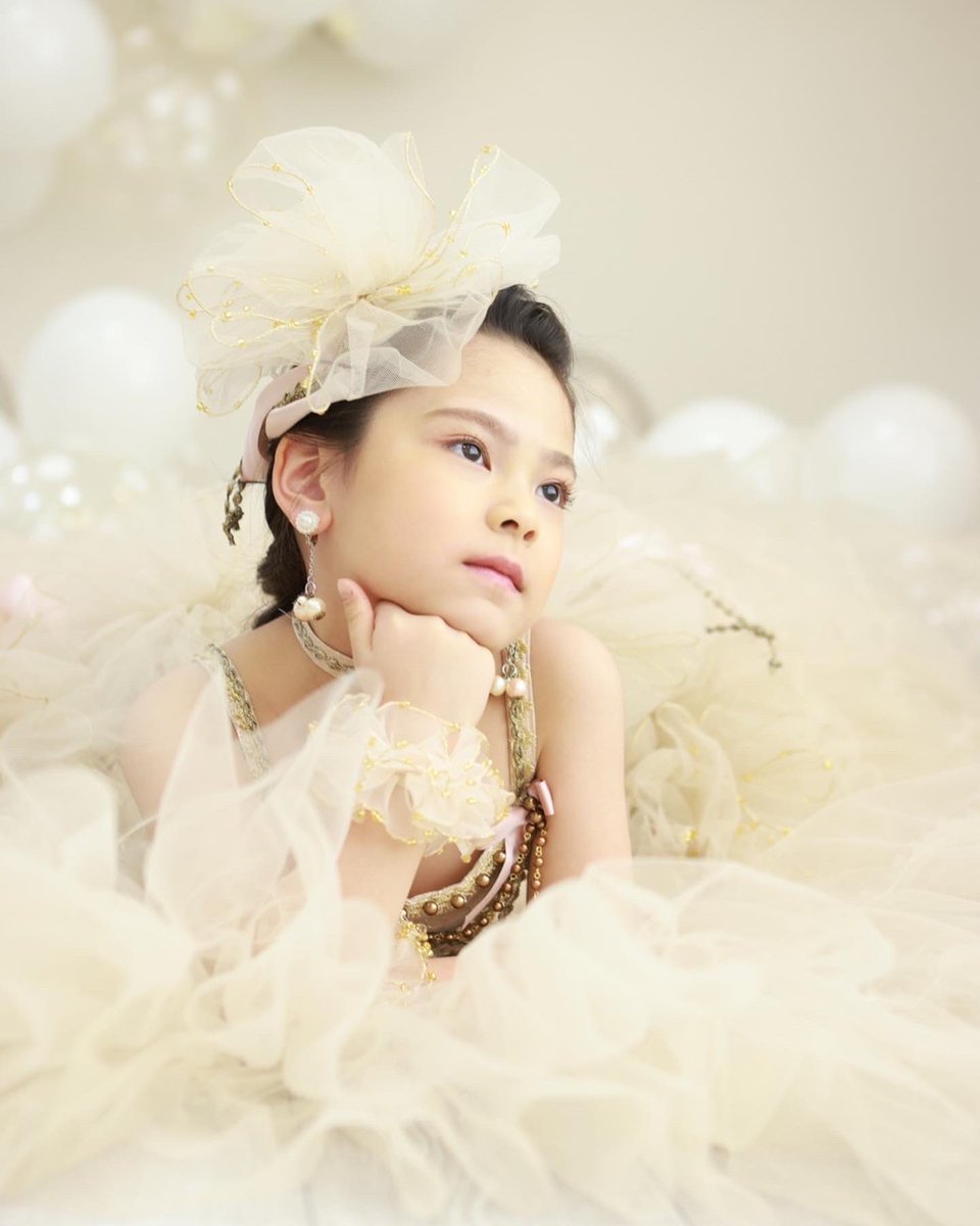 MutsuWedding's tweet photo. SARIAちゃん😊
七五三の撮影をした時の
ドレスショットです♡
大人っぽい表情と
この目力に吸い込まれそう🥺
#マタニティフォト 
#お宮参り #100日 
#ハーフバースデー 
#1歳誕生日 #誕生日 
#卒園 #卒業 #入園 #入学 
#七五三 
#2分の1成人式 
#成人式 #記念日  
#フォトウェディング 
#むつ市 https://t.co/UOJpJ1mhv7