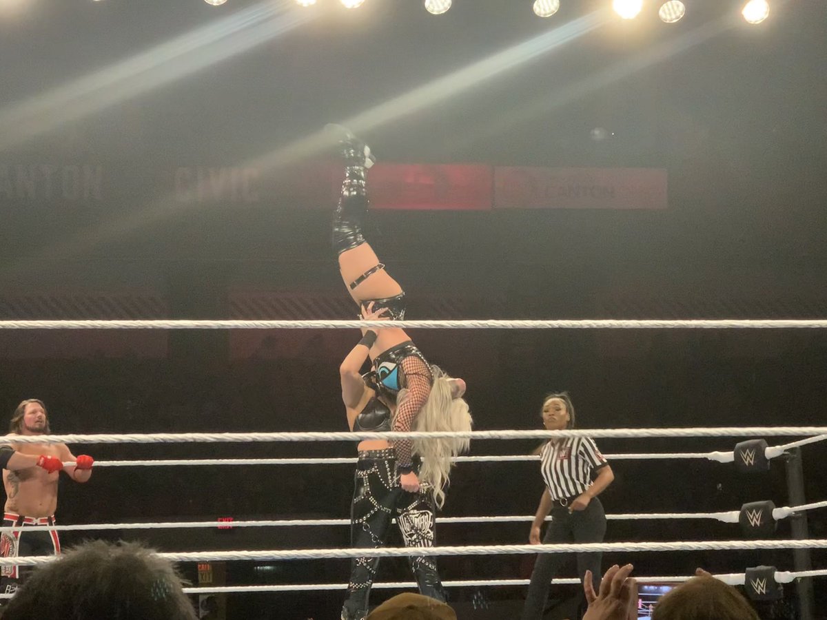 DD_Amy_Mylie's tweet photo. #WWECanton my favorite match by far was @AJStylesOrg @YaOnlyLivvOnce vs @RheaRipley_WWE @ArcherOfInfamy https://t.co/eq5ResTxKY