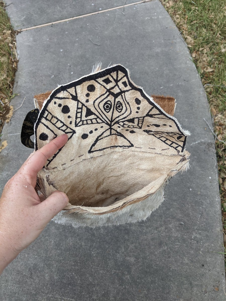 OddBonesRanch's tweet photo. We've been a little quiet lately just due to some life stuff coming up! And some problems with getting inventory into the shop. But we promise that's coming SOON! Here's some projects we've been working on lately! 🤩❤️
#vultureculture #deadcollector #artwork https://t.co/nNZSgSk5PM