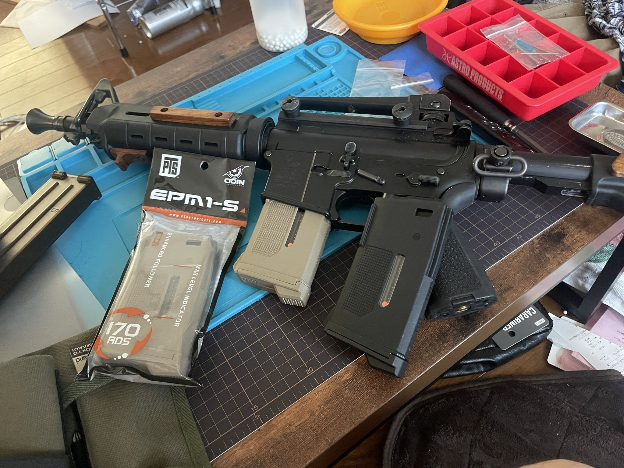 Raiteizap サバゲー 軍拡 マガジン1月一本づつ Epm 1sはマグパイプとか次世代をスタンダードマガジン化にした時弾上がりが良くておすすめ ロングはスプリングの癖に250連というのが凄い ショートは170連 多弾マガジンでジャラジャラジコジコしたく Raiteizap サバゲー 軍拡 マガジン1月一本づつ Epm 1sはマグパイプとか次世代をスタンダードマガジン化にした時弾上がりが良くておすすめ ロングはスプリングの癖に250連というのが凄い ショートは170連 多弾マガジンでジャラジャラジコジコしたく