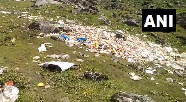 Uttarakhand | Heaps of plastic waste & garbage pile up on the stretch leading to Kedarnath as devotees throng for Char Dham Yatra