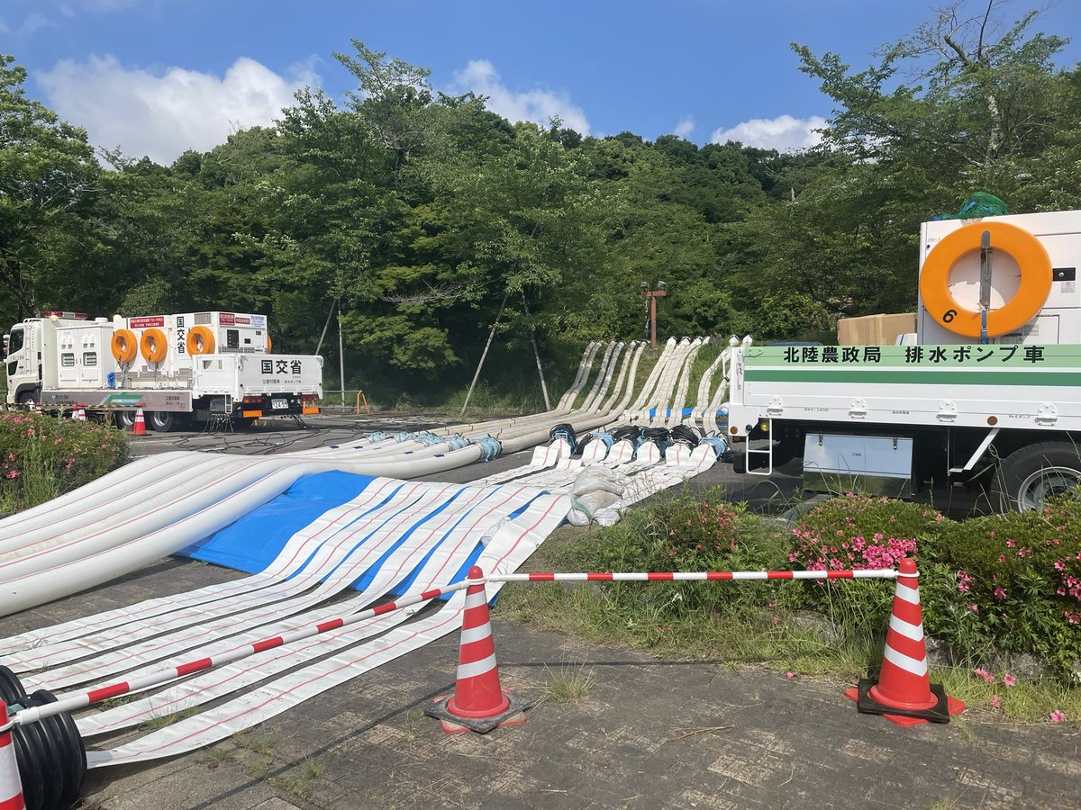TwelveSk's tweet photo. 朝の散歩
普段は川底から頭首工 https://t.co/Jyx6XdRc2g