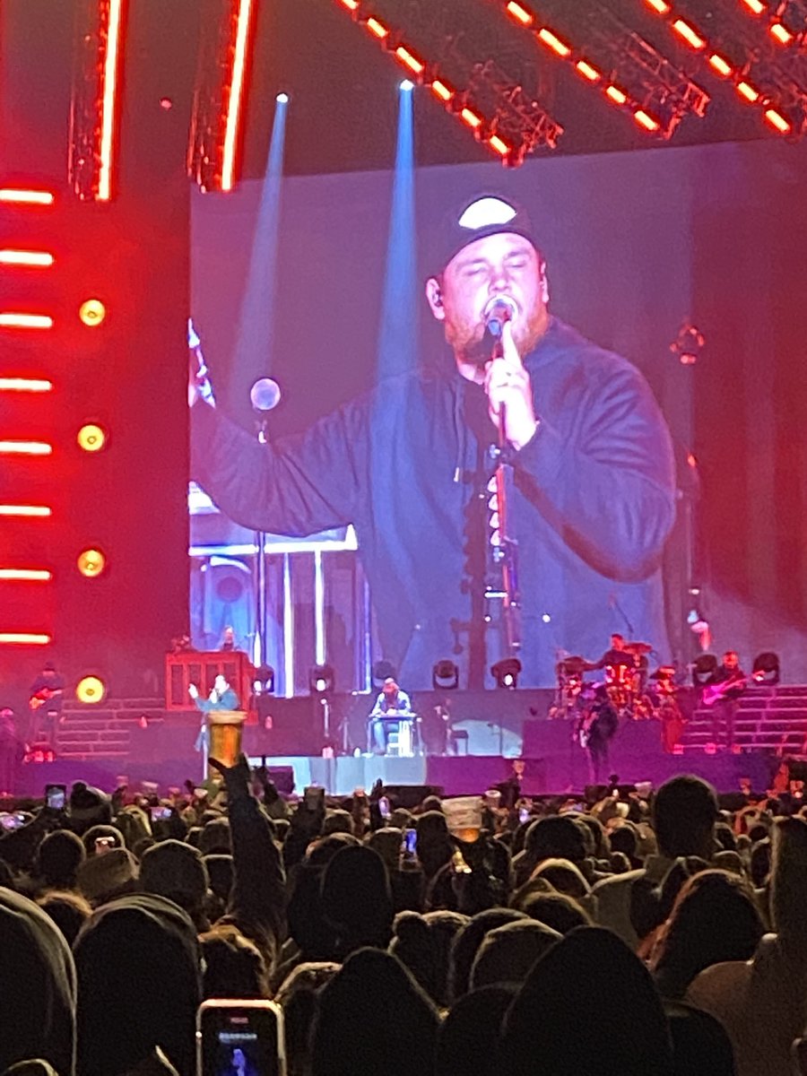 Repine13's tweet image. Top 2 but not 2 @lukecombs @timthetatman