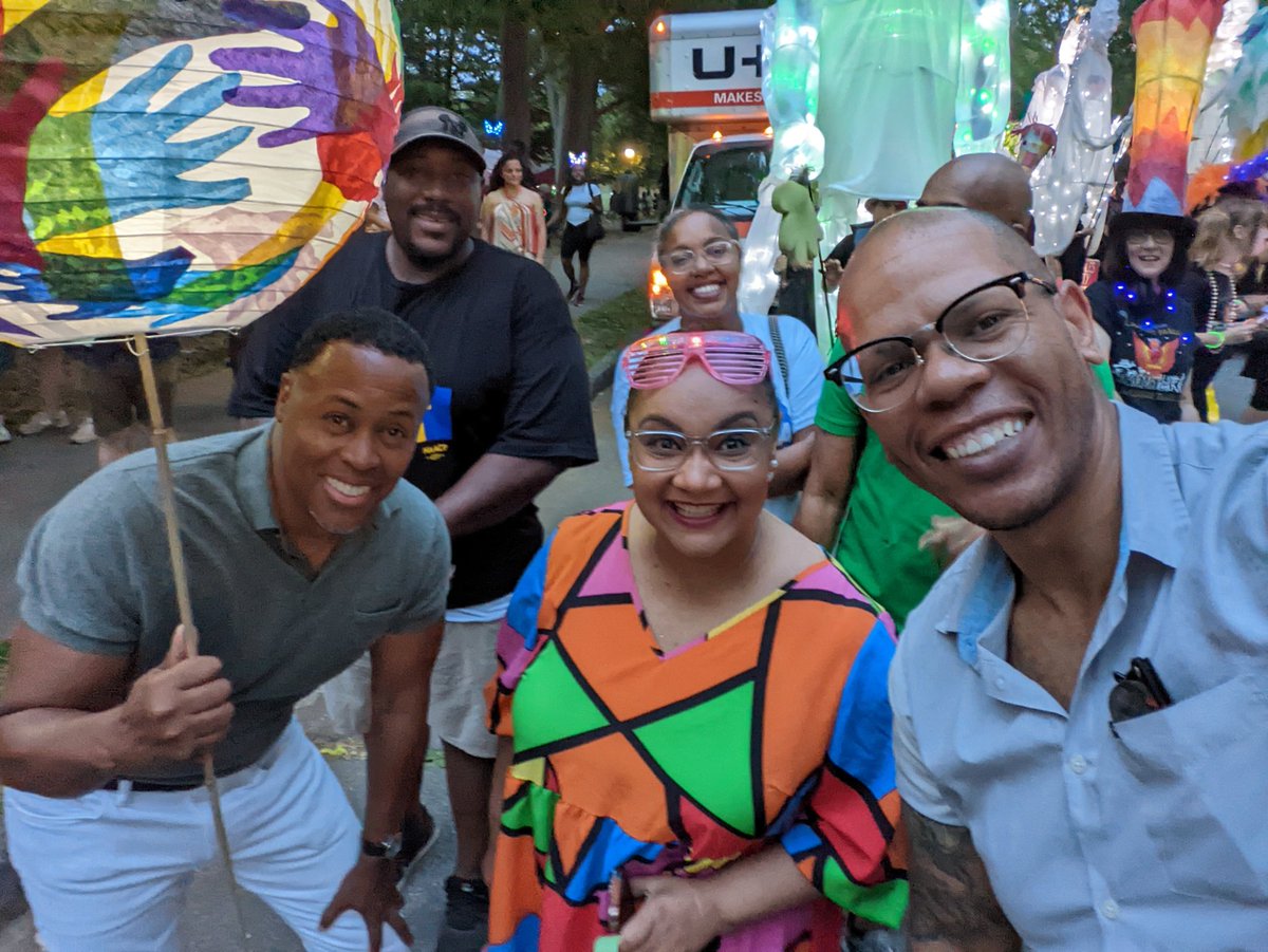 Had a blast this evening with my Congresswoman <a href="/NikemaWilliams/">Nikema Williams</a>, <a href="/ClydeHiggs/">clyde higgs</a>, and the @AtlantaBeltLine  team at tonight's Latern Parade festivities. So great to see everybody!