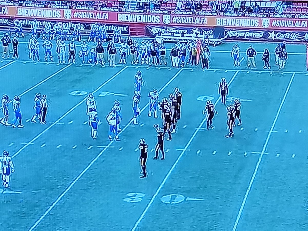 DeportesHoyCA's tweet photo. #TazonMexicoV #LFAmx
Se juega la final del futbol americano en Mexico en Tijuana y los #GallosLFA Vs #FundidoresLFA
Con ventaja para Gallos 9-7.
@FundidoresLFA podria jugar por tierra en la segunda mitad.
#LFA #LFA2022 #AficionLFA https://t.co/aQZ5OPeWaH