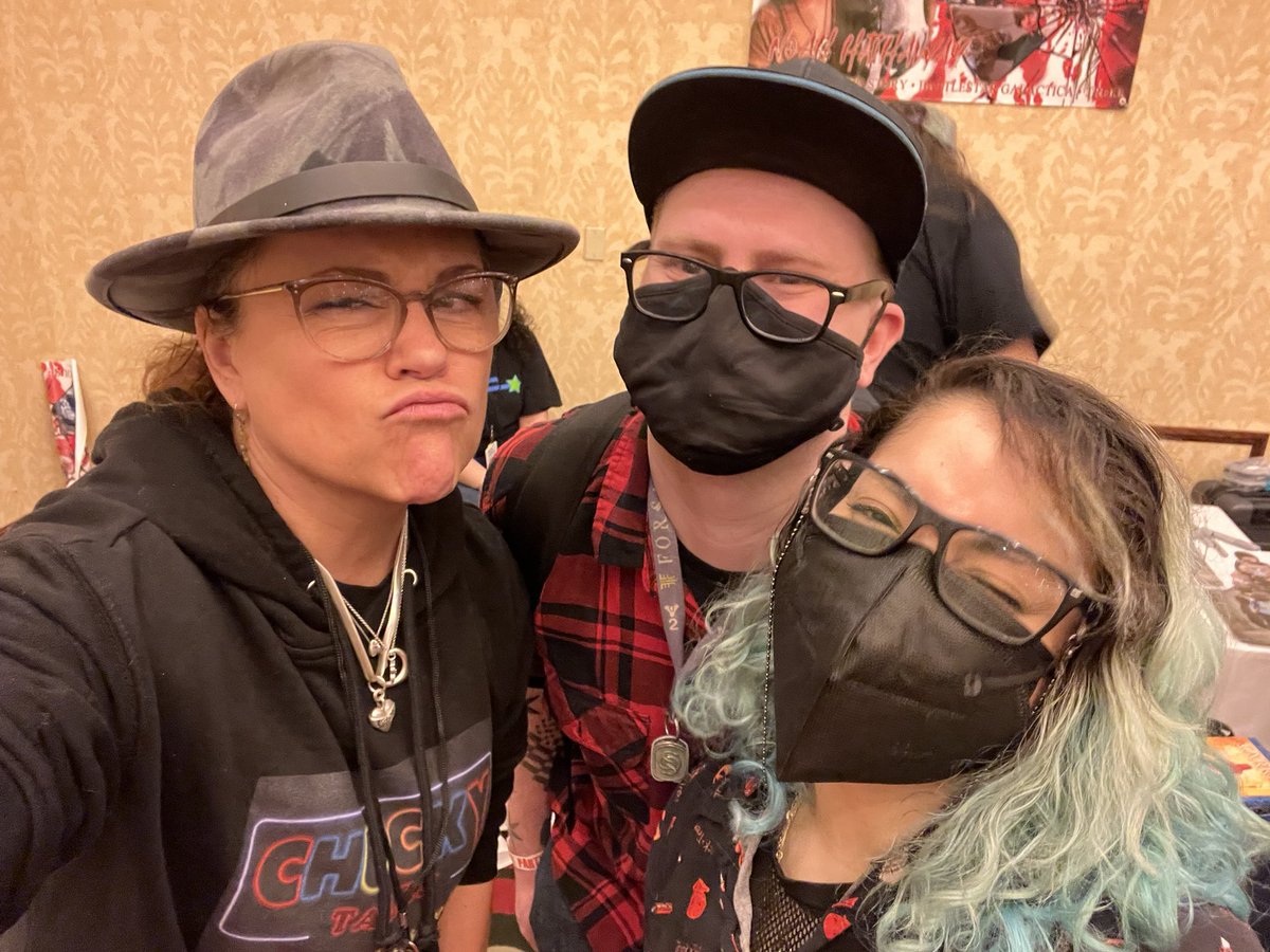 MxEricJohnE's tweet image. Had a great time at #crypticonseattle today, and loved getting to meet some of the people behind one of my favorite franchises 💚💚💚