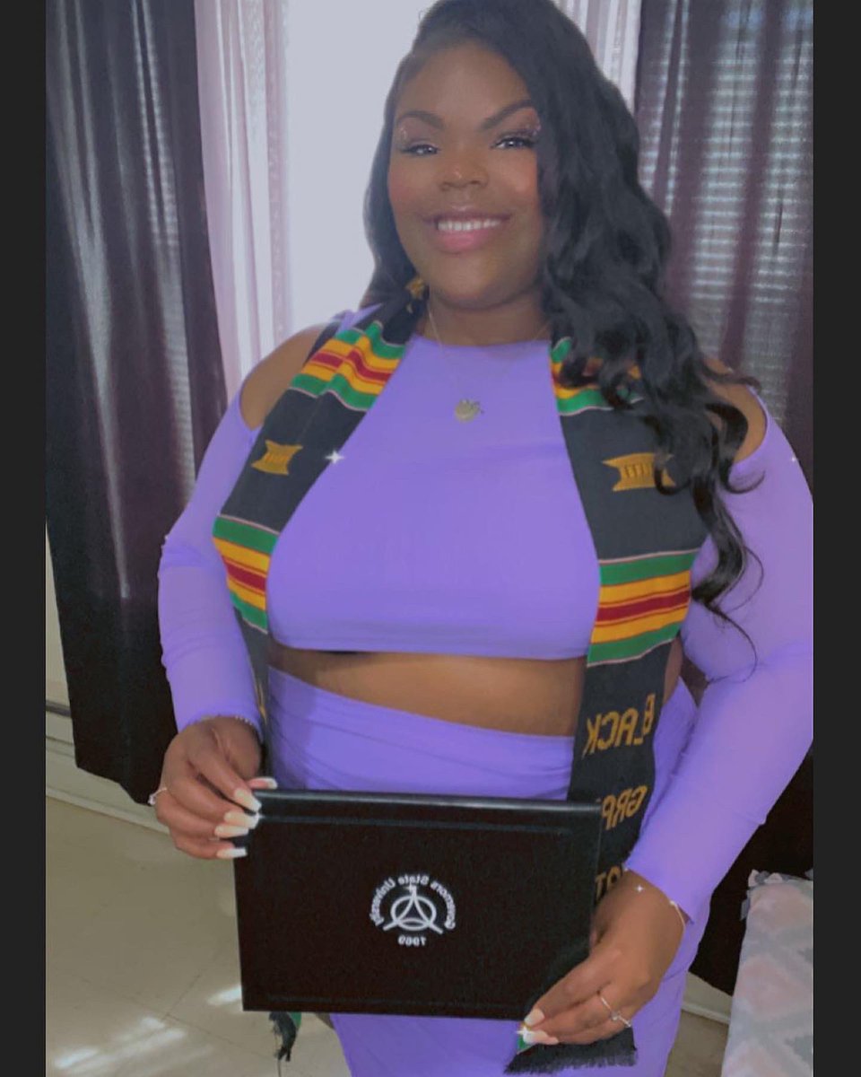 KingDaiii's tweet photo. THE CHOSEN ONE ☝🏾
#FirstGenCollegeGrad 🥹🤍🎓 https://t.co/8WkfRHRB8Z
