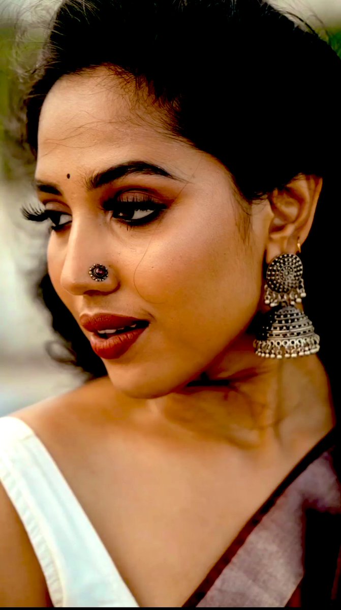 Thoopulkari's tweet photo. #mookuthi #nosepin #rawface #hipchain #bellychain #thoopulkari #navelshow #thoppul #sareeseduction #thoppulrani https://t.co/9Vn9T5fhKv
