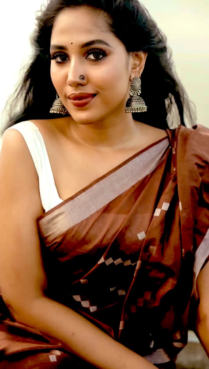 Thoopulkari's tweet photo. #mookuthi #nosepin #rawface #hipchain #bellychain #thoopulkari #navelshow #thoppul #sareeseduction #thoppulrani https://t.co/9Vn9T5fhKv