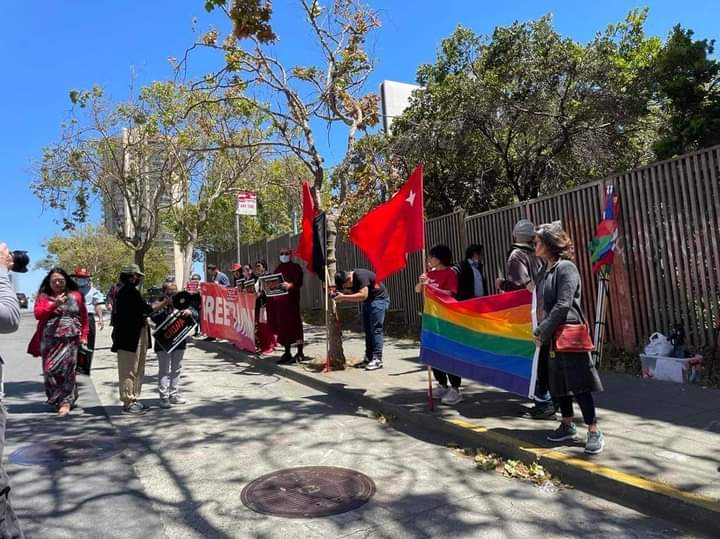 NantEiThandar's tweet photo. Spring Revolution forces in northern California protested against the military regime and its supporter China in front of the Chinese Consulate in San Francisco, California, USA.
#ChinaIsBackingSAC
#CCP_StopSupportingJunta
#2022May22Coup
#WhatsHappeninglnMyanmar https://t.co/gSrOoPxQ1o