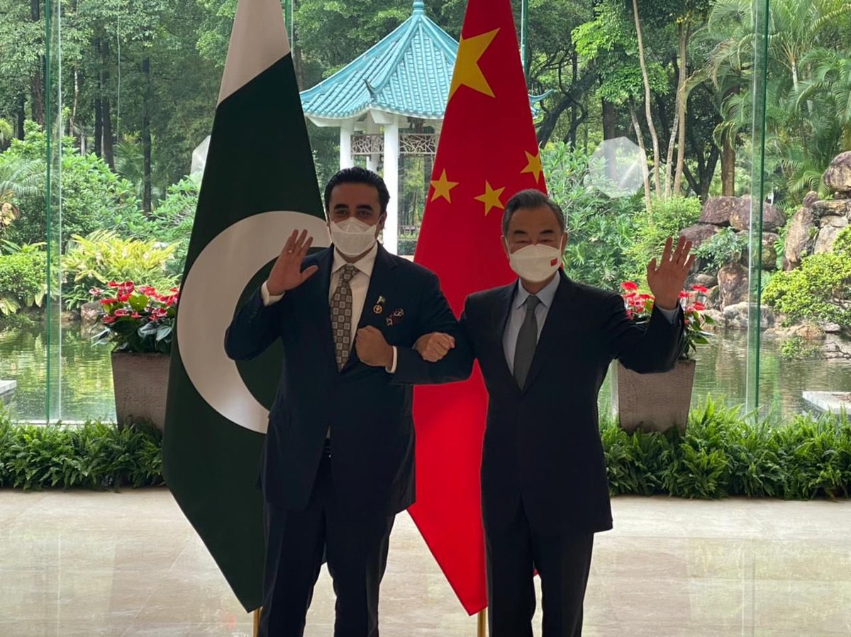 MediaCellPPP's tweet photo. گونگژو: پاکستان پیپلزپارٹی کے چیئرمین اور وزیر خارجہ بلاول بھٹو زرداری کی اپنے ہم منصب چینی وزیر خارجہ وانگ یی سے ملاقات

گونگژو: وزیر خارجہ بلاول بھٹو زرداری اور چینی وزیر خارجہ وانگ یی کے درمیان دوطرفہ تعلقات کے فروغ اور باہمی دلچسپی کے امور پر تبادلہ خیال
@BBhuttoZardari https://t.co/AKcryfFaL9