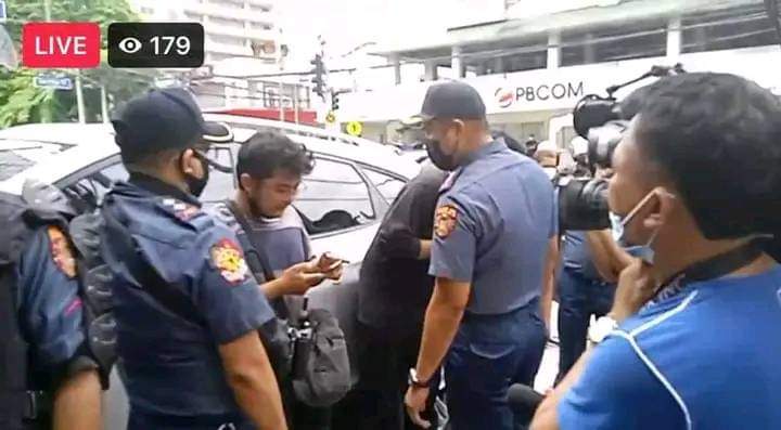 BayanMuli's tweet photo. Mag-rarally ka mg walang permit kahet na alam mong kelangan yon?
Tas kapag hinuli ng enforcer kala mo aping api?
Pa-victim yarn?
#notobobo
#notocppndf https://t.co/X2BjKNZTt5