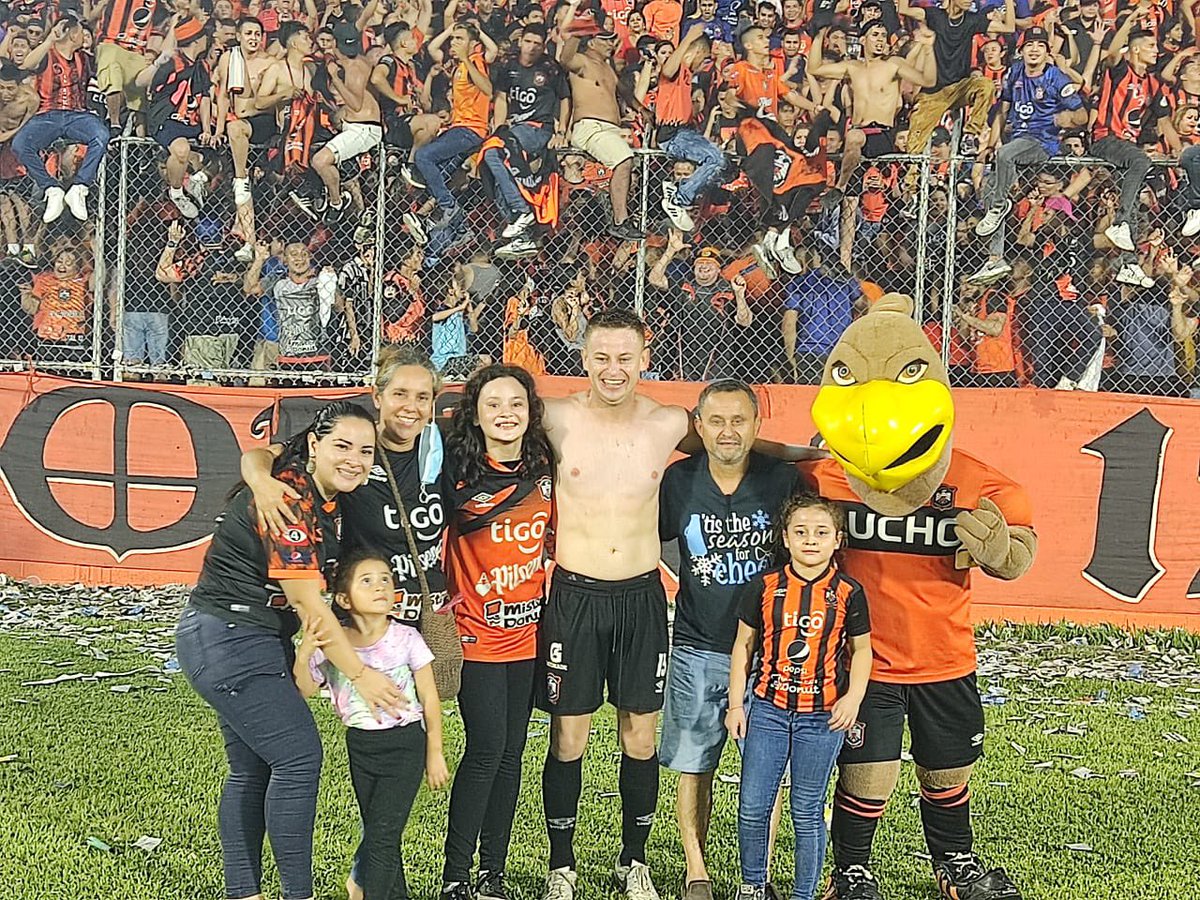 Gracias a Dios por logra el pase a la final y a toda mi familia por estar en las buenas y malas, a luchar hasta lo ultimo por lograr el objetivo.