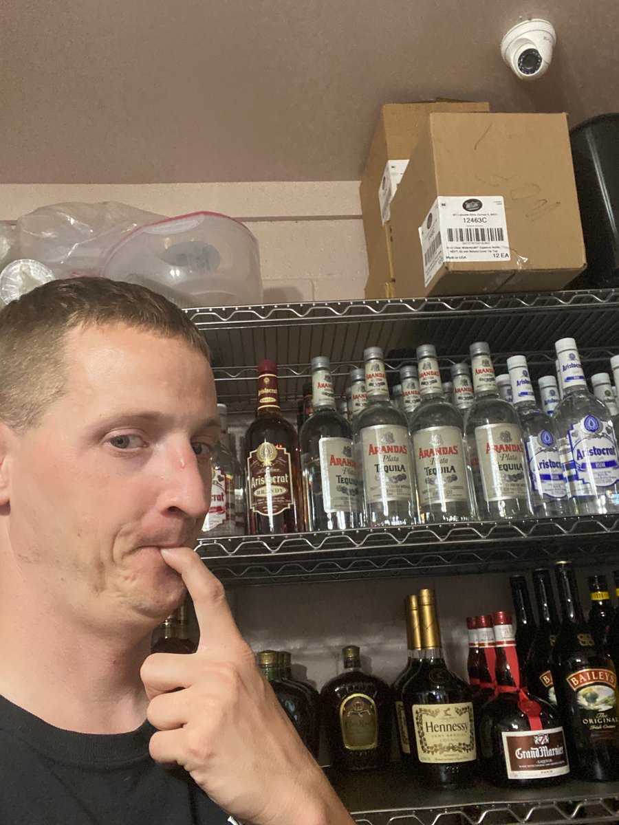 danielh34164966's tweet photo. Enjoying a good evening at work wonder what I wanna drink so many choices https://t.co/dmXf4wNrip