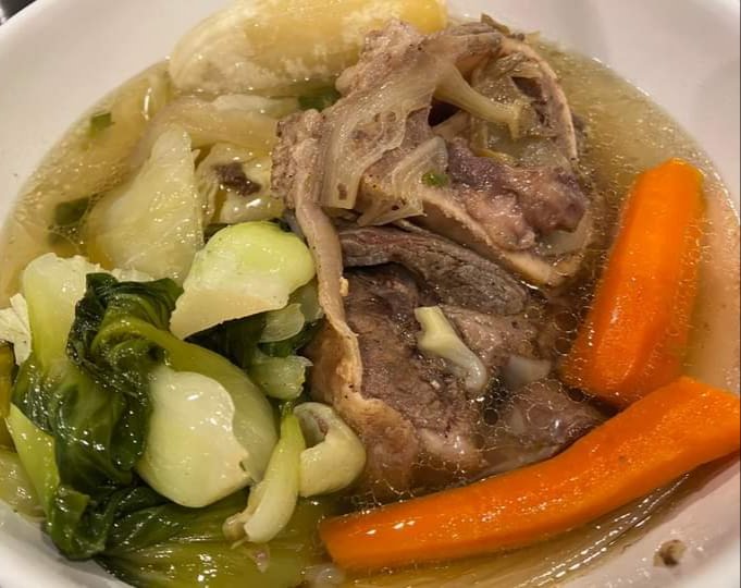 Samantha0797's tweet photo. Lunch is served! It's Beef Nilaga and Lechong kawali dor today, Cooked by my personal chef.😘
Tara Let's eat po.😊
#TYHon
#SundayTreat
#MyPersonalChef
#CookedWithLove https://t.co/1io22LzWNr