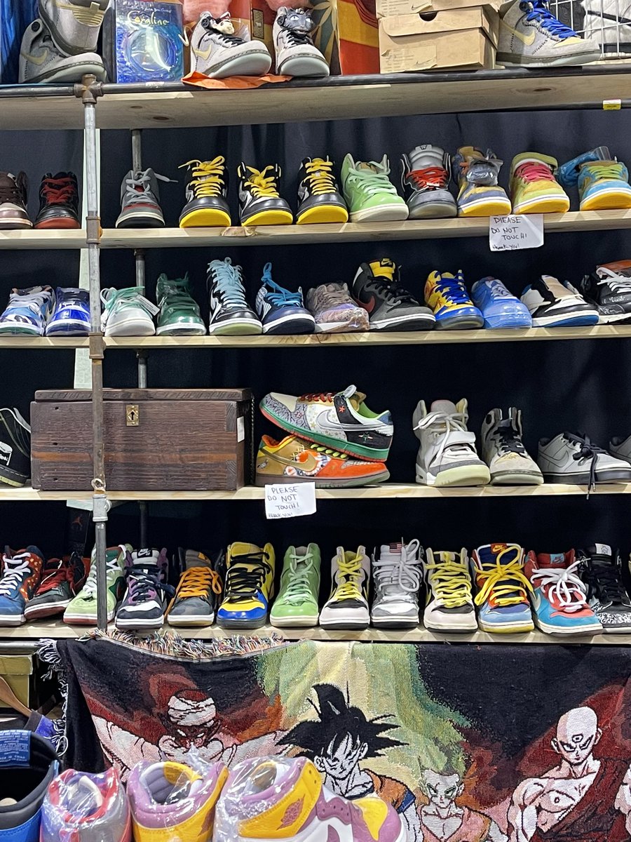zuckerswag's tweet photo. Lots of awesome shoes at @sneakercon Day 1! ✅. 

Tomorrow we’re on stage for @sneakerheadsoff with @ill_lawi. https://t.co/tcoTxqN7gn